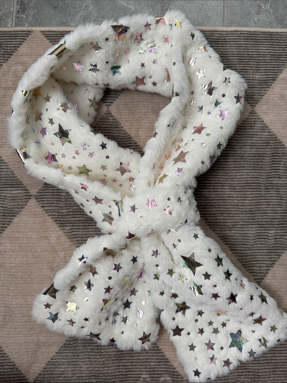 Girls' White Faux Fur Star Scarf with Iridescent Stars